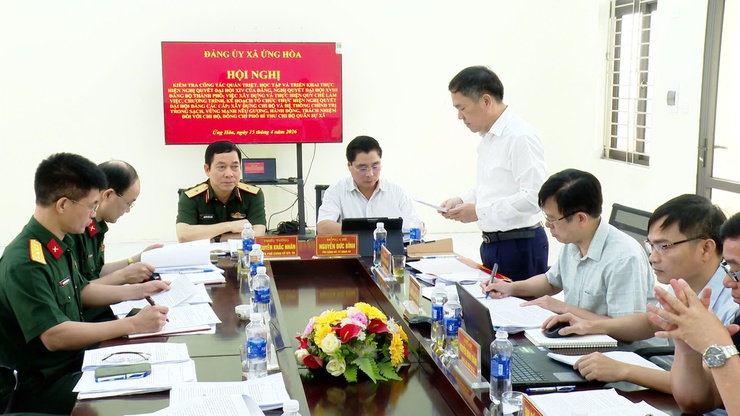 KIỂM TRA VIỆC TRIỂN KHAI NGHỊ QUYẾT TẠI CHI BỘ BAN CHỈ HUY QUÂN SỰ XÃ ỨNG HOÀ.- Ảnh 3.