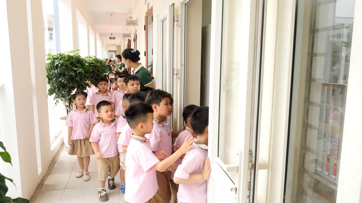 TRƯỜNG TIỂU HỌC THƯ LÂM TỔ CHỨC CHƯƠNG TRÌNH CHÀO MỪNG CÁC BÉ LỚP MẪU GIÁO LỚN TRƯỜNG MẦM NON LÂM TIÊN ĐẾN THAM QUAN, TRẢI NGHIỆM- Ảnh 17.