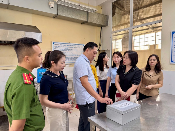 Xã Thượng Phúc kiểm tra an toàn thực phẩm tại Trường Mầm non Dũng Tiến- Ảnh 2.