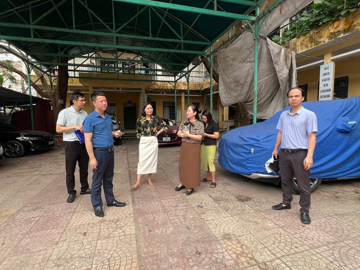 Khảo sát thực tế cơ sở vật chất của một số đơn vị thuộc phường để thực hiện công tác sắp xếp, xử lý tài sản công phường Tây Mỗ năm 2026- Ảnh 2.