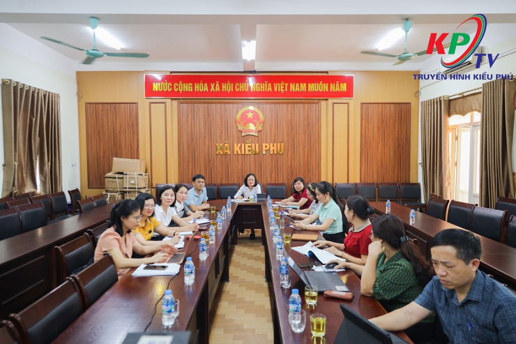 UBND thành phố Hà Nội tổ chức cuộc họp trực tiếp kết hợp trực tuyến, đánh giá kết quả khắc phục các “điểm nghẽn” về an toàn thực phẩm (ATTP) và triển khai “Tháng hành động vì An toàn thực phẩm” năm 2026.- Ảnh 2.