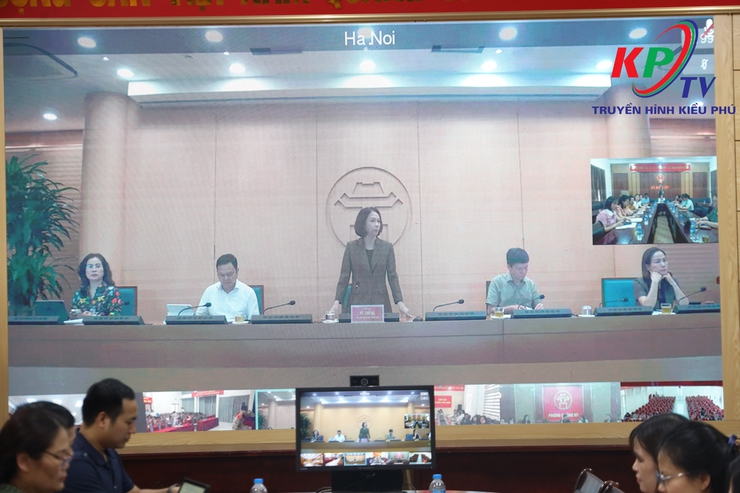 UBND thành phố Hà Nội tổ chức cuộc họp trực tiếp kết hợp trực tuyến, đánh giá kết quả khắc phục các “điểm nghẽn” về an toàn thực phẩm (ATTP) và triển khai “Tháng hành động vì An toàn thực phẩm” năm 2026.- Ảnh 1.