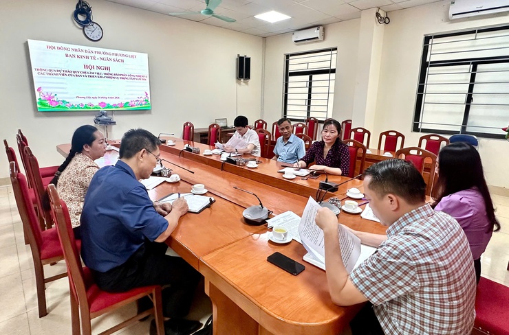 Ban Kinh tế - Ngân sách HĐND phường Phương Liệt phiên họp thứ nhất thông qua nhiều nội dung quan trọng- Ảnh 2.