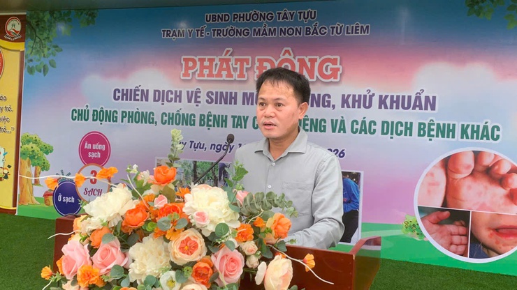 Phường Tây Tựu phát động chiến dịch ‘‘Vệ sinh môi trường, khử khuẩn chủ động phòng, chống bệnh tay chân miệng và các dịch bệnh khác’’- Ảnh 1.