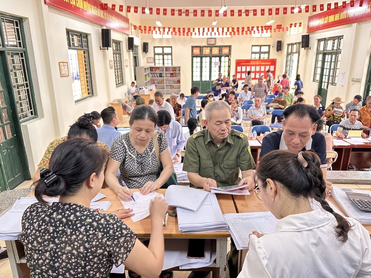 Hội đồng bồi thường GPMB xã Đại Thanh tổ chức chi trả khoảng 25 tỷ đồng cho 89 hộ dân thôn Huỳnh Cung có đất nằm trong chỉ giới dự án khu đô thị thể thao Olympic.- Ảnh 5.