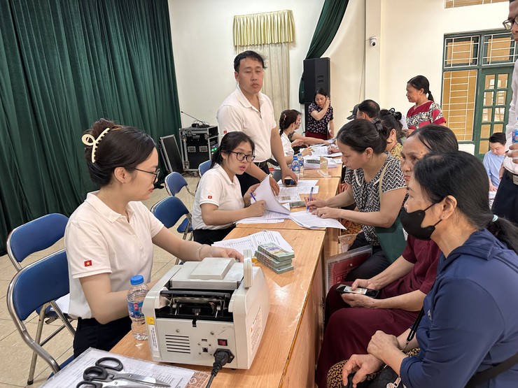 Hội đồng bồi thường GPMB xã Đại Thanh tổ chức chi trả khoảng 25 tỷ đồng cho 89 hộ dân thôn Huỳnh Cung có đất nằm trong chỉ giới dự án khu đô thị thể thao Olympic.- Ảnh 9.