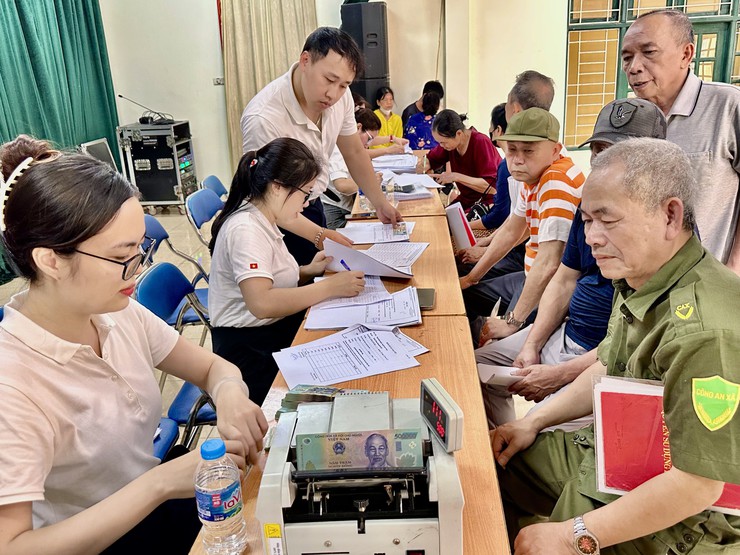 Hội đồng bồi thường GPMB xã Đại Thanh tổ chức chi trả khoảng 25 tỷ đồng cho 89 hộ dân thôn Huỳnh Cung có đất nằm trong chỉ giới dự án khu đô thị thể thao Olympic.- Ảnh 8.