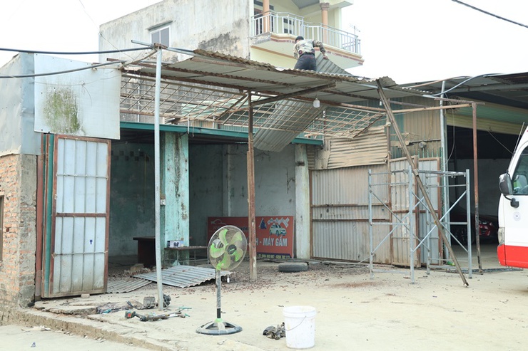 Nhiều hộ dân tại thôn Tiến Ân và thôn Tiên Trượng đã tích cực triển khai tháo dỡ công trình phục vụ dự án đường 6- Ảnh 2.