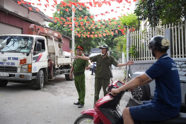 UBND XÃ HƯNG ĐẠO CHỈ ĐẠO TĂNG CƯỜNG PHÂN LUỒNG GIAO THÔNG TẠI CẦU ĐẠI THÀNH GIỜ CAO ĐIỂM- Ảnh 4.