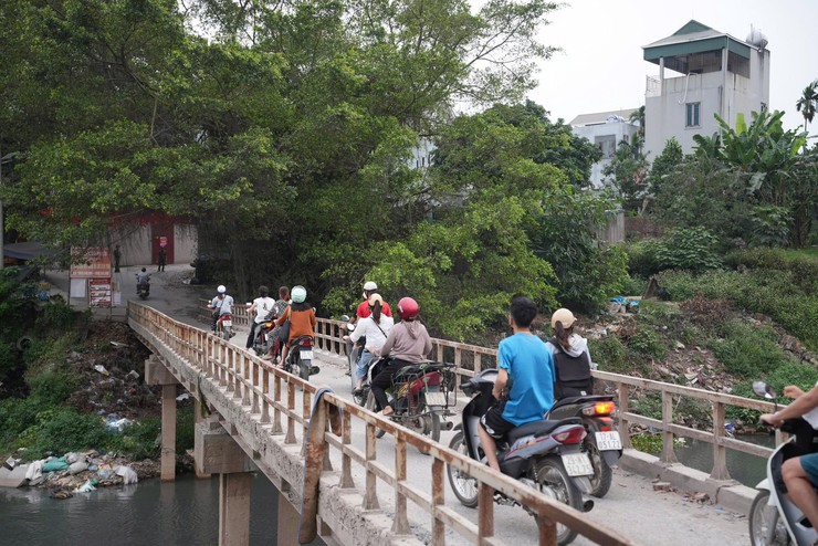 UBND XÃ HƯNG ĐẠO CHỈ ĐẠO TĂNG CƯỜNG PHÂN LUỒNG GIAO THÔNG TẠI CẦU ĐẠI THÀNH GIỜ CAO ĐIỂM- Ảnh 6.