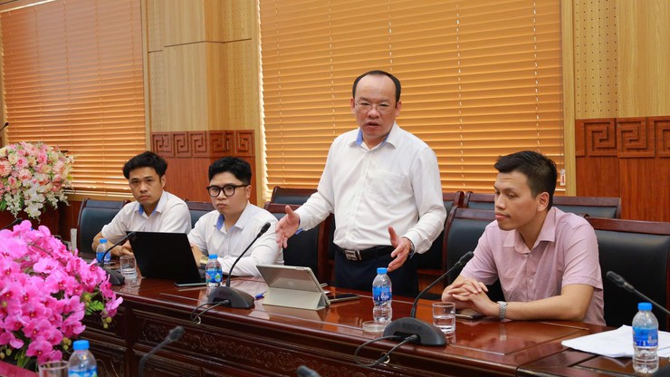 Đồng chí Lê Hào Quang, Phó Chủ tịch UBND xã Suối Hai chủ trì hội nghị nghe báo cáo đề xuất triển khai Đề án chuyển đổi số giai đoạn 2026–2030- Ảnh 2.