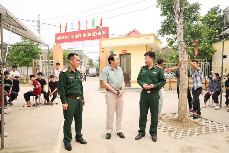 Công dân nam đủ 17 tuổi sinh năm 2009 được tham gia đăng ký NVQS lần đầu- Ảnh 2.