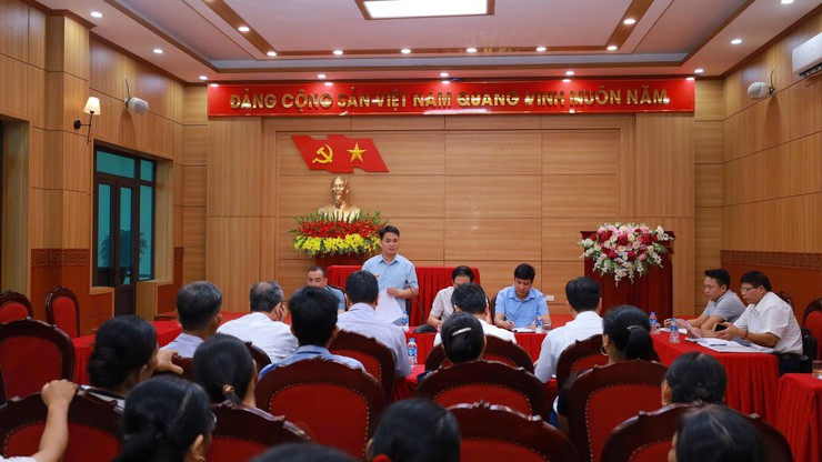 Đồng chí Nguyễn Ngọc Mạnh chủ trì hội nghị tháo gỡ khó khăn, vướng mắc trong bàn giao đất phục vụ cấp giấy chứng nhận quyền sử dụng đất cho các hộ di dân tại xã Suối Hai- Ảnh 3.