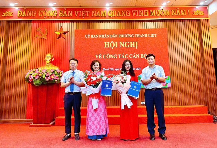 Thanh Liệt công bố quyết định bổ nhiệm lại cán bộ quản lý giáo dục- Ảnh 1.