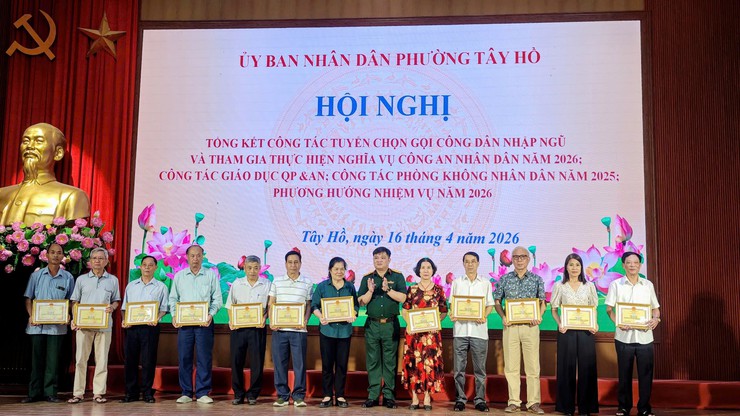 Phường Tây Hồ: Hoàn thành xuất sắc chỉ tiêu tuyển quân và giữ vững thế trận quốc phòng toàn dân năm 2026- Ảnh 9.