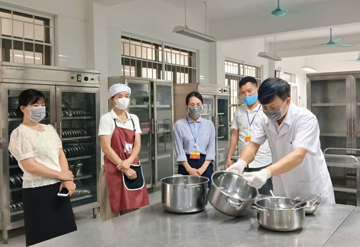 KIỂM TRA CÔNG TÁC AN TOÀN THỰC PHẨM TẠI TRƯỜNG MẦM NON MINH ĐỨC VÀ TIỂU HỌC TRUNG TÚ- Ảnh 2.