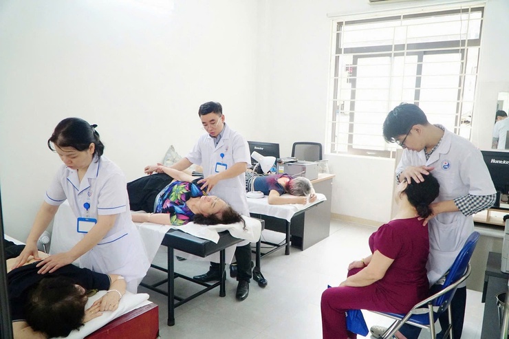 Kết nối bệnh viện - y tế cơ sở: Xây dựng hệ thống chăm sóc sức khỏe ban đầu vững mạnh- Ảnh 2.