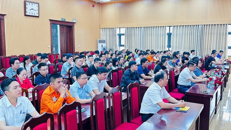 Khai giảng lớp bồi dưỡng nhận thức về Đảng khóa III/2026 tại Trung tâm Chính trị phường Tây Hồ- Ảnh 3.