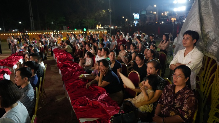 Tổng duyệt chương trình Lễ đón nhận Bằng công nhận Bảo vật Quốc gia Bàn thờ phật bằng đá chùa Hương Trai và Chùa Đại Bi xã Dương Hoà

- Ảnh 2.