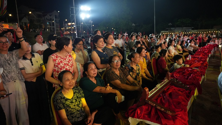 Tổng duyệt chương trình Lễ đón nhận Bằng công nhận Bảo vật Quốc gia Bàn thờ phật bằng đá chùa Hương Trai và Chùa Đại Bi xã Dương Hoà

- Ảnh 3.