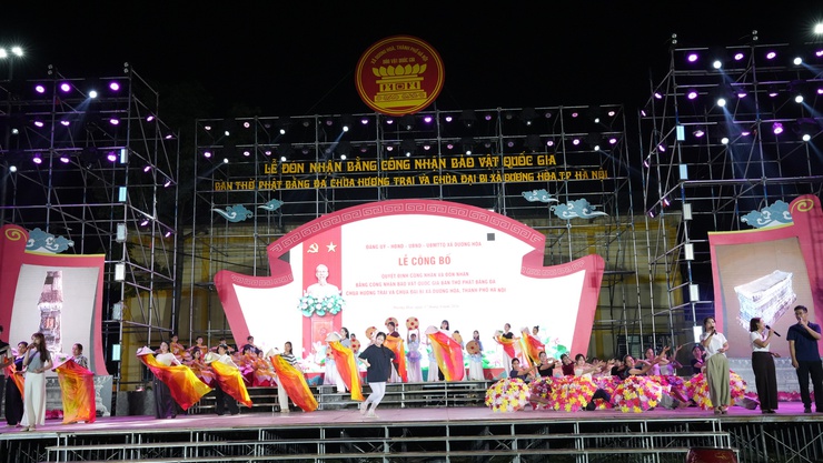 Tổng duyệt chương trình Lễ đón nhận Bằng công nhận Bảo vật Quốc gia Bàn thờ phật bằng đá chùa Hương Trai và Chùa Đại Bi xã Dương Hoà

- Ảnh 5.