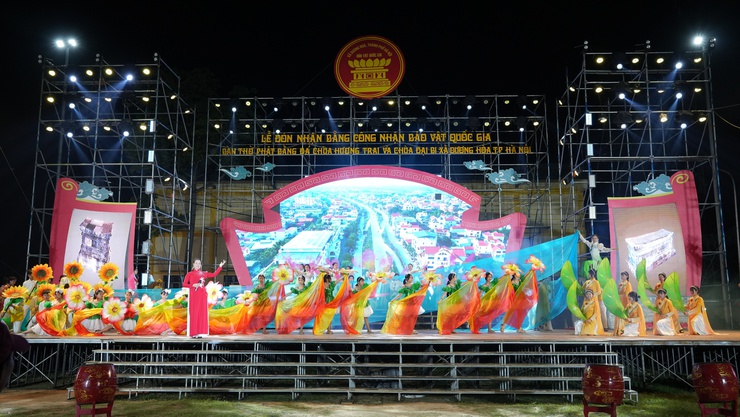 Tổng duyệt chương trình Lễ đón nhận Bằng công nhận Bảo vật Quốc gia Bàn thờ phật bằng đá chùa Hương Trai và Chùa Đại Bi xã Dương Hoà

- Ảnh 6.