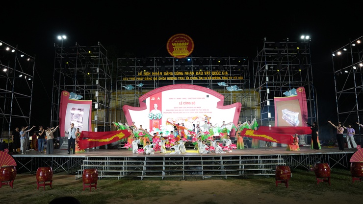 Tổng duyệt chương trình Lễ đón nhận Bằng công nhận Bảo vật Quốc gia Bàn thờ phật bằng đá chùa Hương Trai và Chùa Đại Bi xã Dương Hoà

- Ảnh 7.