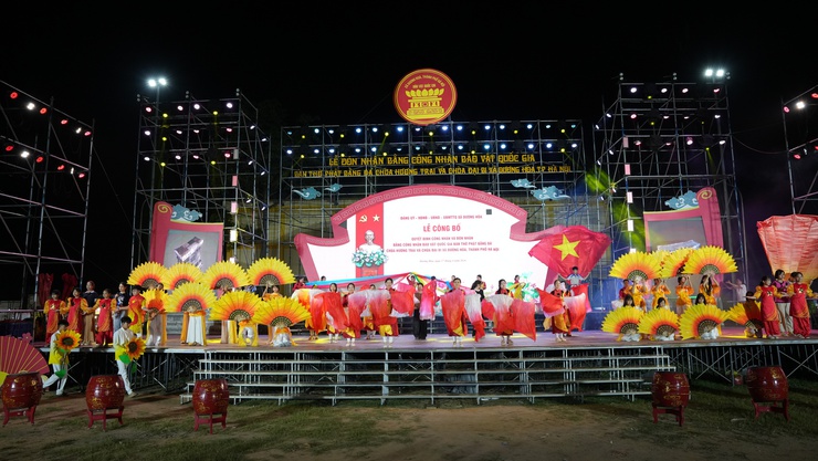 Tổng duyệt chương trình Lễ đón nhận Bằng công nhận Bảo vật Quốc gia Bàn thờ phật bằng đá chùa Hương Trai và Chùa Đại Bi xã Dương Hoà

- Ảnh 8.