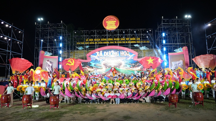 Tổng duyệt chương trình Lễ đón nhận Bằng công nhận Bảo vật Quốc gia Bàn thờ phật bằng đá chùa Hương Trai và Chùa Đại Bi xã Dương Hoà

- Ảnh 9.