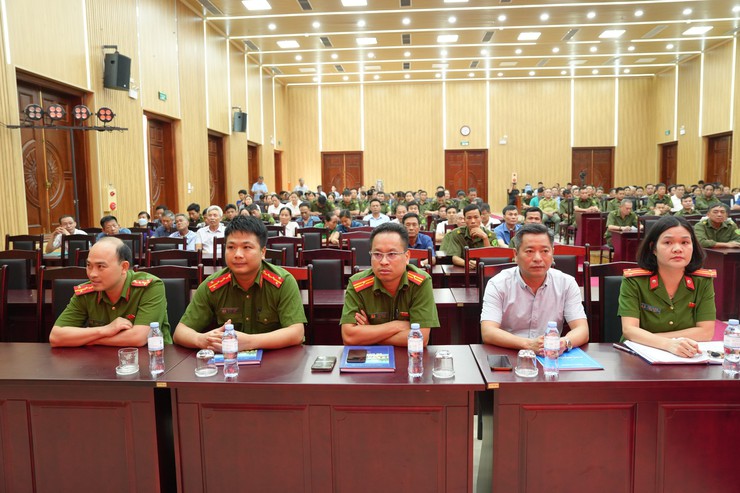 Xã Thanh Oai ra mắt 28 đội dân phòng đảm bảo an toàn PCCC &CNCH tại các thôn, TDP- Ảnh 2.