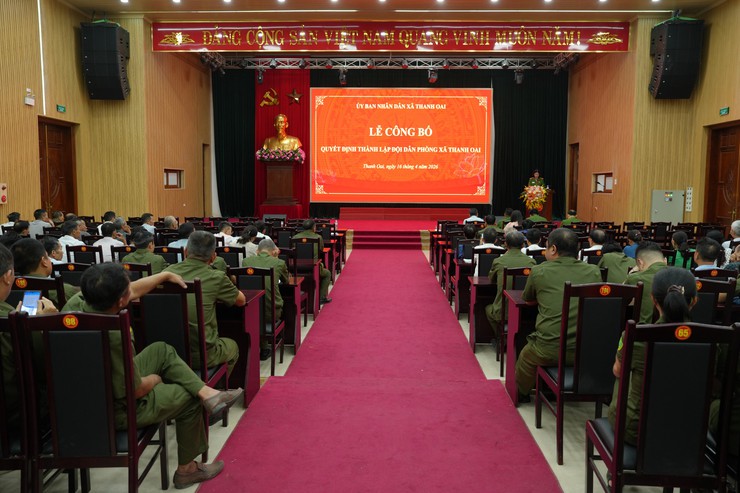 Xã Thanh Oai ra mắt 28 đội dân phòng đảm bảo an toàn PCCC &CNCH tại các thôn, TDP- Ảnh 1.