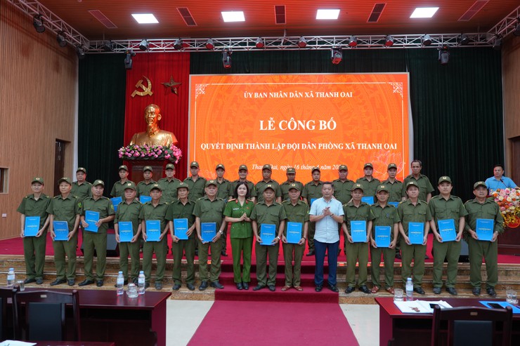 Xã Thanh Oai ra mắt 28 đội dân phòng đảm bảo an toàn PCCC &CNCH tại các thôn, TDP- Ảnh 4.