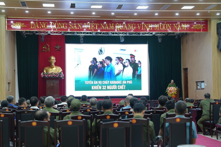 Xã Thanh Oai ra mắt 28 đội dân phòng đảm bảo an toàn PCCC &CNCH tại các thôn, TDP- Ảnh 9.