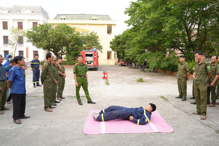 Xã Thanh Oai ra mắt 28 đội dân phòng đảm bảo an toàn PCCC &CNCH tại các thôn, TDP- Ảnh 12.