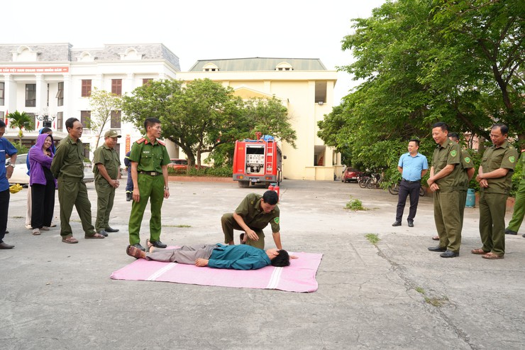 Xã Thanh Oai ra mắt 28 đội dân phòng đảm bảo an toàn PCCC &CNCH tại các thôn, TDP- Ảnh 15.