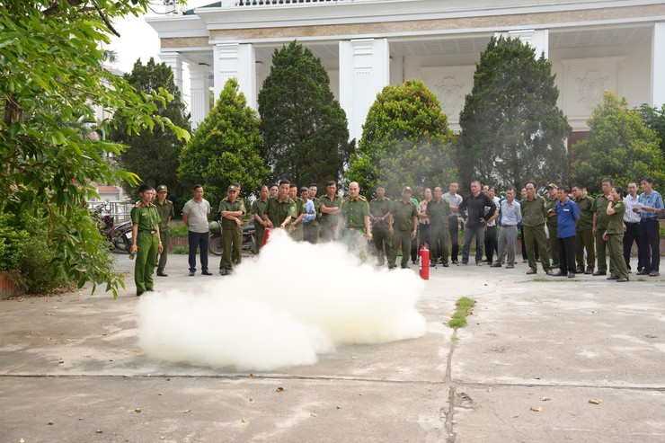 Xã Thanh Oai ra mắt 28 đội dân phòng đảm bảo an toàn PCCC &CNCH tại các thôn, TDP- Ảnh 17.