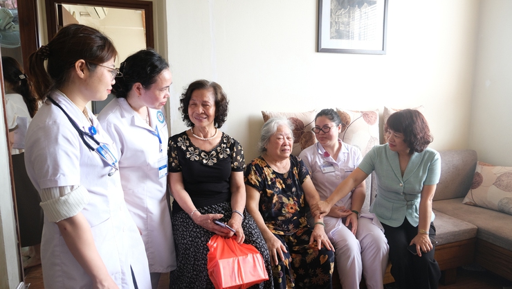 Phường Yên Sở tổ chức khám bệnh, tư vấn chăm sóc sức khỏe, cấp thuốc và tặng quà người khuyết tật nhân Ngày Người khuyết tật Việt Nam 18/4- Ảnh 2.