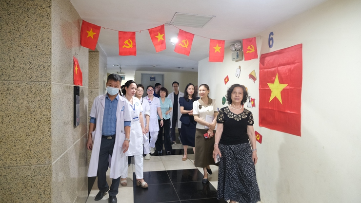 Phường Yên Sở tổ chức khám bệnh, tư vấn chăm sóc sức khỏe, cấp thuốc và tặng quà người khuyết tật nhân Ngày Người khuyết tật Việt Nam 18/4- Ảnh 1.