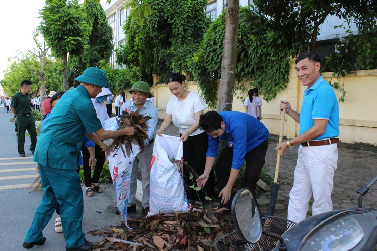 Nâng cao hiệu quả vệ sinh môi trường trên địa bàn xã Quảng Bị: Từ chỉ đạo đến thực tiễn triển khai- Ảnh 3.
