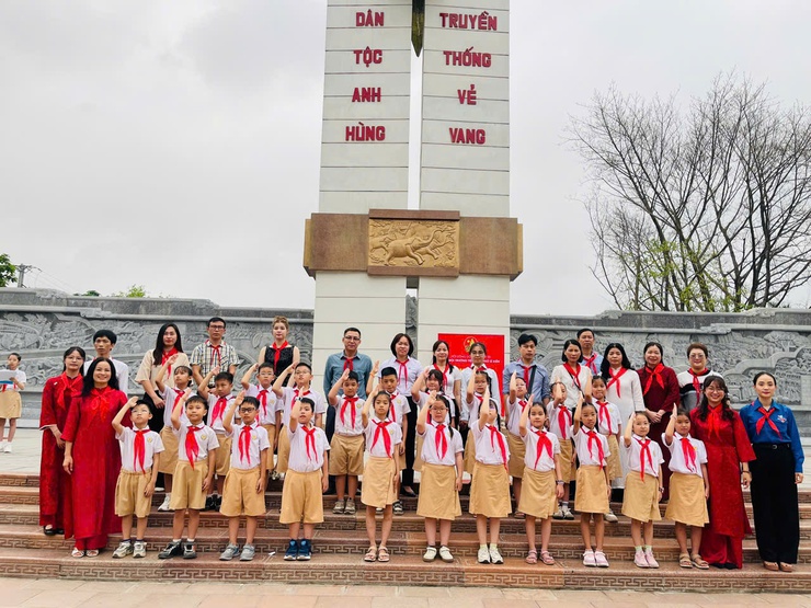 HÀNH TRÌNH VỀ NGUỒN – DẤU ẤN GIÁO DỤC TRUYỀN THỐNG CỦA THẦY VÀ TRÒ TRƯỜNG TIỂU HỌC NGÔ SỸ KIỆN TẠI DI TÍCH LỊCH SỬ ĐỊA ĐIỂM CHIẾN THẮNG NGỌC HỒI- Ảnh 3.