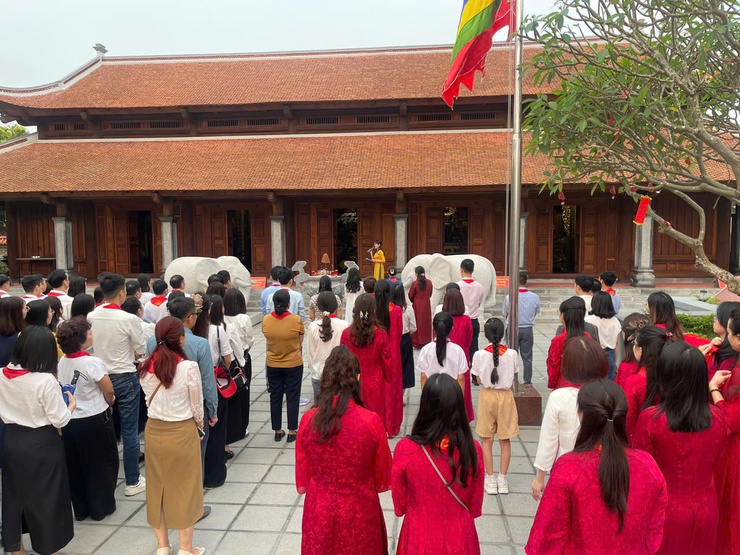 HÀNH TRÌNH VỀ NGUỒN – DẤU ẤN GIÁO DỤC TRUYỀN THỐNG CỦA THẦY VÀ TRÒ TRƯỜNG TIỂU HỌC NGÔ SỸ KIỆN TẠI DI TÍCH LỊCH SỬ ĐỊA ĐIỂM CHIẾN THẮNG NGỌC HỒI- Ảnh 2.