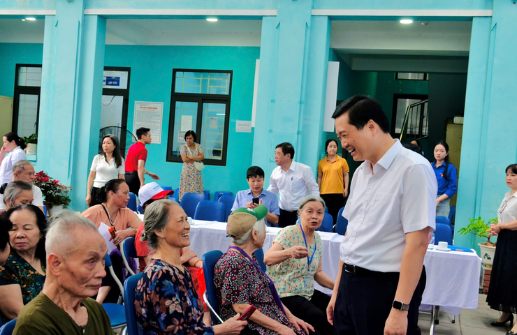 Phường Yên Hòa tổ chức khám sức khỏe miễn phí cho Người cao tuổi trên địa bàn- Ảnh 2.