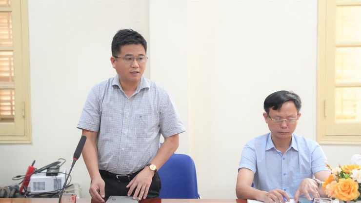 Đồng chí Phó Bí thư Đảng uỷ, Chủ tịch UBND xã An Khánh Hồ Trung Nghĩa làm việc với Trạm Y tế xã- Ảnh 1.