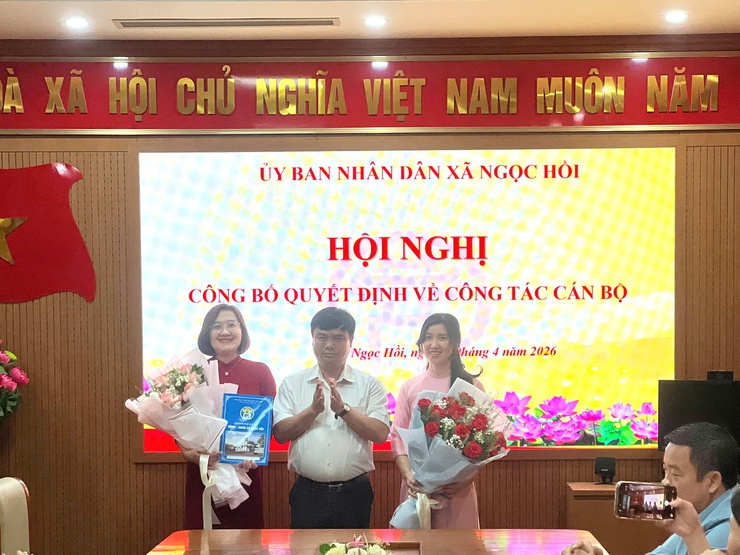 Hội nghị công bố và trao quyết định công tác cán bộ tại xã Ngọc Hồi- Ảnh 4.