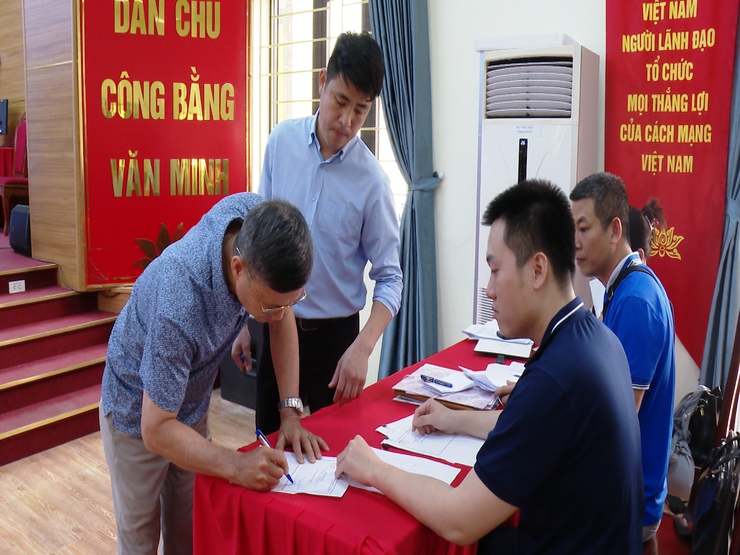 Ứng Hòa tổ chức bốc thăm đất tái định cư cho 18 hộ dân.- Ảnh 3.