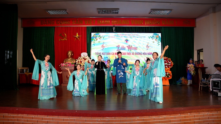 Liên hoan tiêng hat dân ca Ngươi cao tuôi xa Dương Hoa năm 2026- Ảnh 6.