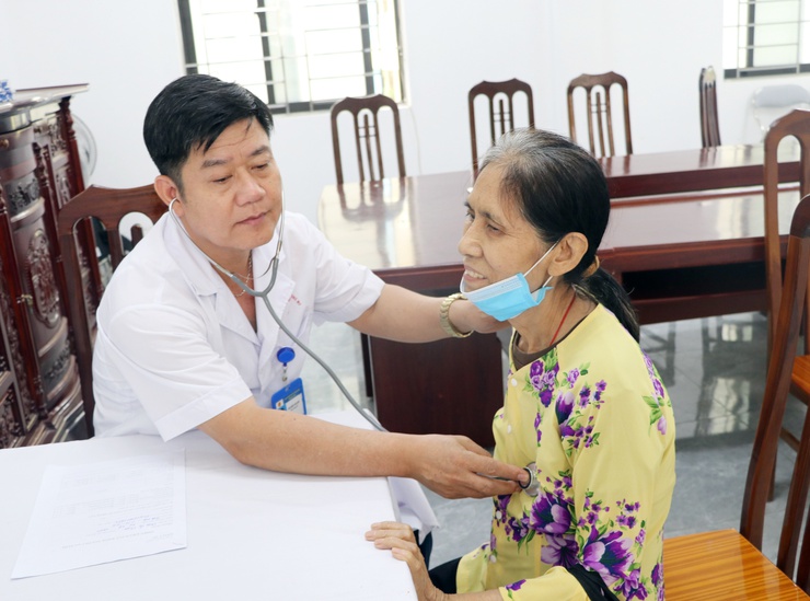 Trạm Y tế xã Trần Phú tổ chức khám, lập hồ sơ quản lý sức khỏe cho người cao tuổi- Ảnh 5.
