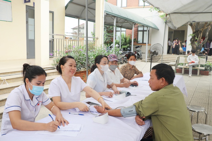 Trạm Y tế xã Trần Phú tổ chức khám, lập hồ sơ quản lý sức khỏe cho người cao tuổi- Ảnh 7.