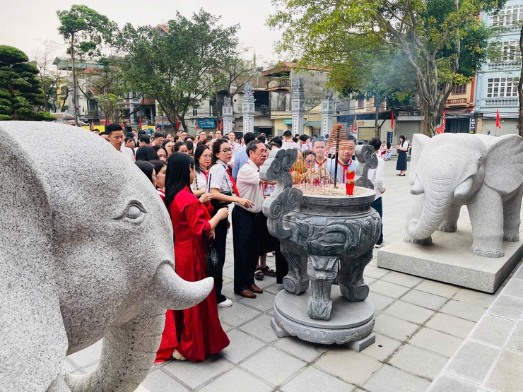 HÀNH TRÌNH VỀ NGUỒN – DẤU ẤN GIÁO DỤC TRUYỀN THỐNG CỦA THẦY VÀ TRÒ TRƯỜNG TIỂU HỌC NGÔ SỸ KIỆN TẠI DI TÍCH LỊCH SỬ ĐỊA ĐIỂM CHIẾN THẮNG NGỌC HỒI- Ảnh 1.