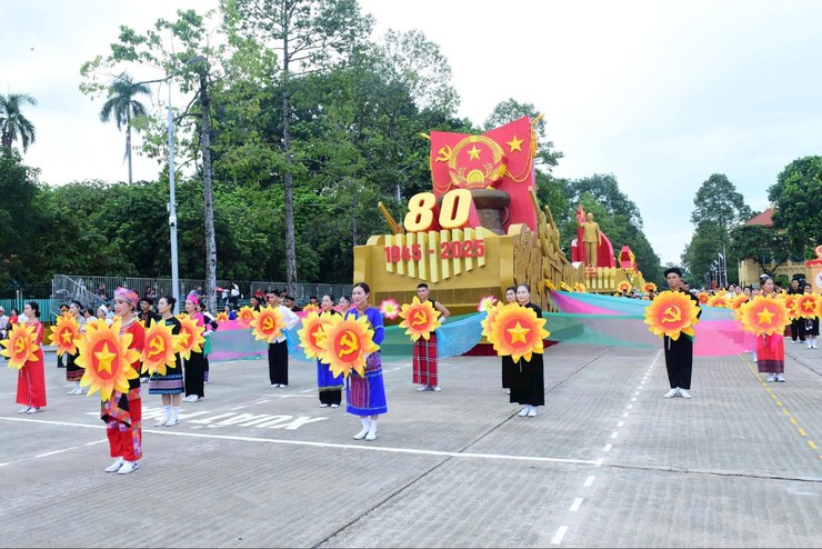 Hướng tới kỷ niệm 140 năm ngày Quốc tế Lao động
(01/5/1886 - 01/5/2026)- Ảnh 2.